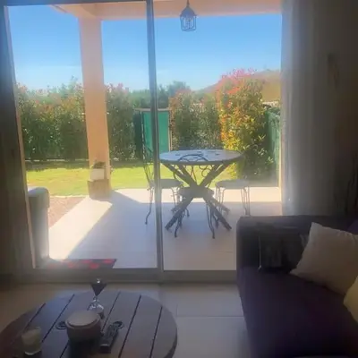 Mini-villa mitoyenne de type F2 proche Golfe de Lava