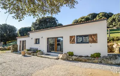 a white house with a gravel driveway at 2 Bedroom Cozy Home In Pila Canale in Pila-Canale