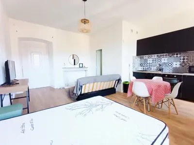 a bedroom with a bed and a table and chairs at Magnifique Grand 30m2 refait à neuf en 2025 lumineux 4 couchages hyper centre Corte 13 cours paoli wifi tv lave linge in Corte