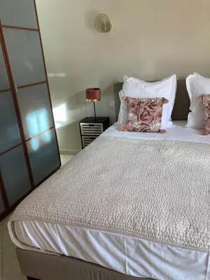 a bedroom with a large bed with white sheets and pillows at Superbe villa avec piscine vue mer, proche plage et Porticcio in Pietrosella