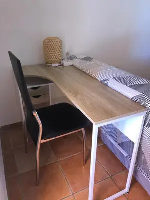 a wooden desk with a chair next to a bed at BERNARDINI Emplacement exceptionnel in Sari Solenzara