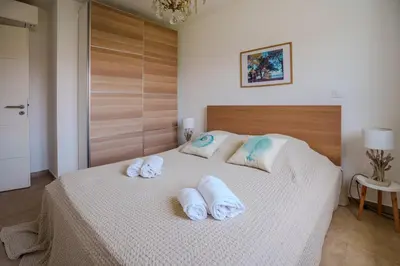 a bedroom with a bed with towels on it at Villa Clara piscine chauffée in Prunelli-di-Fiumorbo