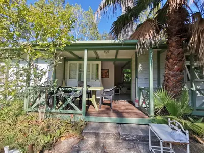 a cottage with a table and chairs on a porch at PRATICCIONI in Linguizzetta