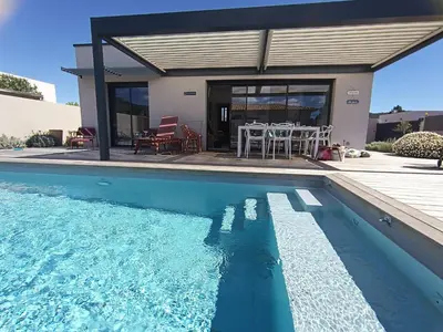 a house with a swimming pool in front of a house at Villa intimiste avec piscine privée chauffée in Lecci