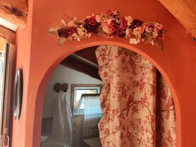 a archway with a bouquet of flowers on it at Chambres d'hôtes et studios de charme - A Mandria in Murato