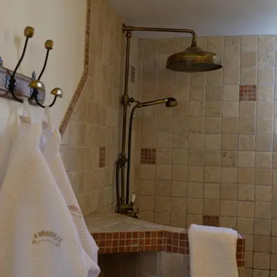a bathroom with a sink and a mirror at Chambres d'hôtes et studios de charme - A Mandria in Murato