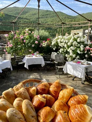 a living room with a couch and a kitchen at Chambres d'hôtes et studios de charme - A Mandria in Murato