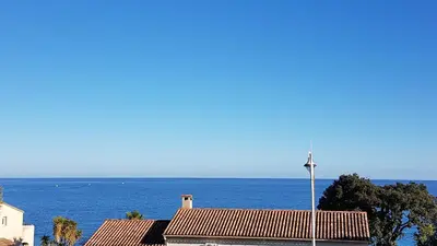 a view of the ocean from a house at CYSTES in Kamiesch
