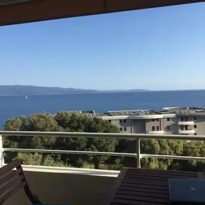 Appartement T3 classé 3 étoiles vue mer avec terrasse