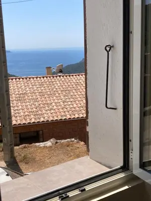 an open window with a view of a roof at DUPLEX 4 PERSONNES Clim Wifi Parking in Partinello