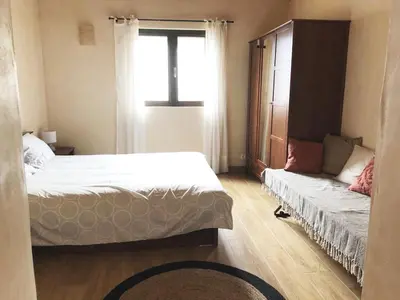 a bedroom with two beds and a window at Villa familiale entre mer et montagne Corse in Soccia