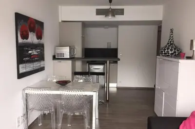 a kitchen with a table and chairs in a room at Appartement T2 terrasse vue mer à 180 in Propriano