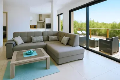 a living room with a couch and a table at Villa di Favona 4 chambres piscine privée in Conca