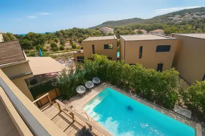 an overhead view of a swimming pool on a building at Villa di Favona 4 chambres piscine privée in Conca