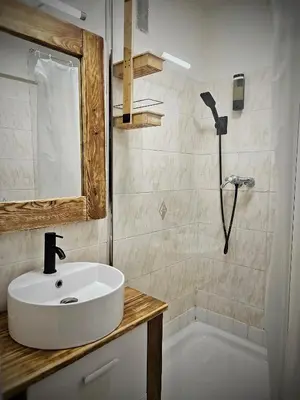 a bathroom with a sink and a bath tub at Appartement entier, climatisé, vue mer in Ajaccio
