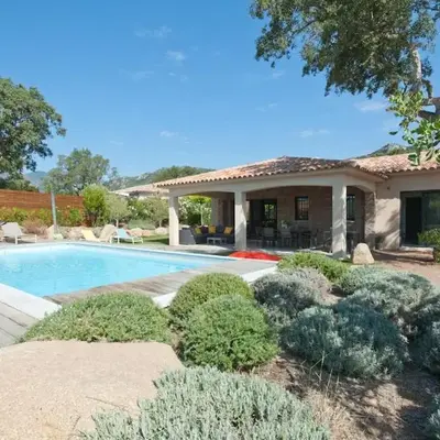 villa standing piscine chauffée privée