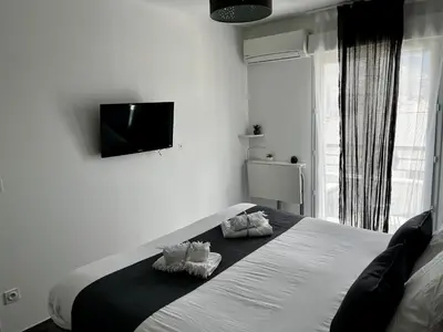 a bedroom with a bed with two towels on it at Casa Petra SALGA in Corte
