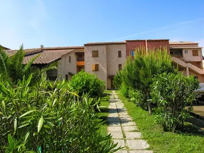 a path in front of a building with plants at Marina Corsa Residence Three rooms apartment 150 m from the beach - Ghisonaccia in Ghisonaccia
