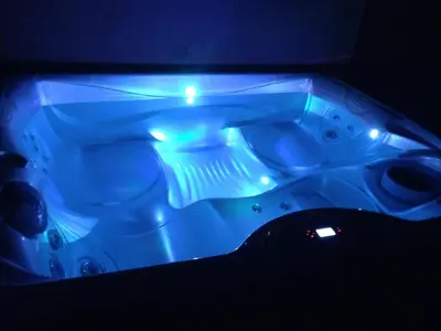 a blue tub with a light in a dark room at Appartement Cemiliana in Bonifacio