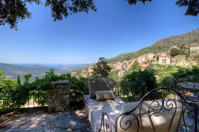 a chair sitting on a balcony with a view of a mountain at Le Campu Latinu in Lama