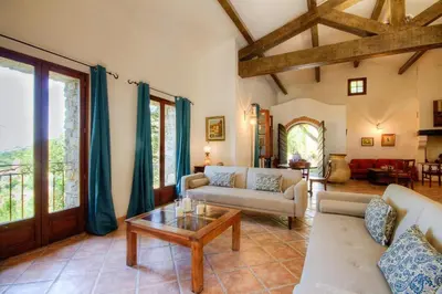 a living room with couches and a table at Le Campu Latinu in Lama