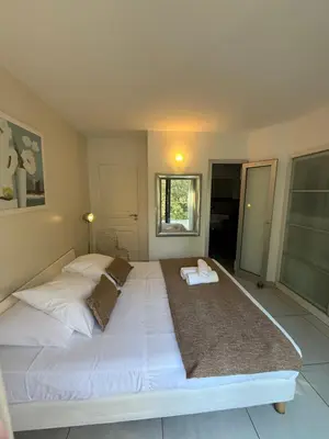 a large white bed with towels on it in a bedroom at Casa Martini in Bonifacio