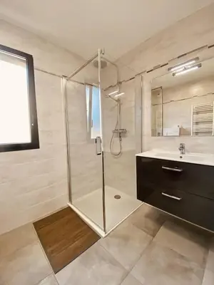 a bathroom with a shower and a sink at BEL'ORIZONTE Proche centre ville et plage, vue mer in Propriano