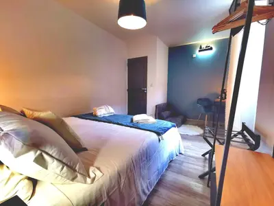 a bedroom with a large bed in a room at Chambre d'hôtes casa di l'apa in Venaco