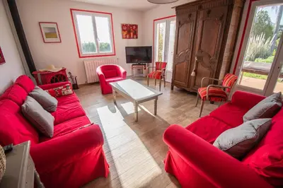 a living room with red couches and a tv at U Paradisu - Villa 10/12 pers avec piscine privée in Alata