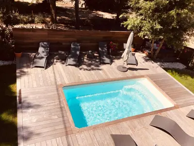 a swimming pool with chaise lounges and a swimming poolvisor at Chambre à Louer sur bonifacio in Bonifacio