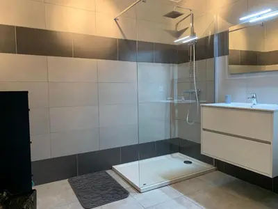 a bathroom with a shower and a sink at Appartement T3 de standing, vue mer - Porticcio in Grosseto-Prugna