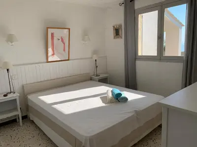 a bedroom with a bed with a hat on it at Belvedere de Canaloro in Sari Solenzara