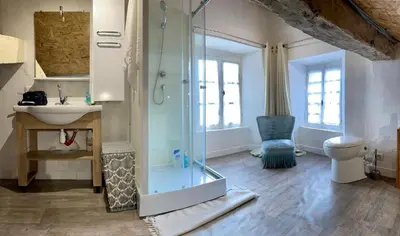 a bathroom with a shower and a sink and a toilet at Appartement 1 chambre en Haute-Corse à Pietra Di Verde in Pietra-di-Verde