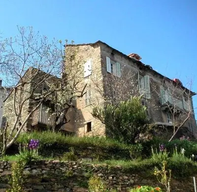 an old stone building on top of a hill at Appartement 1 chambre en Haute-Corse à Pietra Di Verde in Pietra-di-Verde