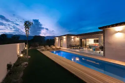 a backyard with a swimming pool and a house at Villa Asphodede in Lecci