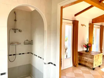 a bathroom with a walk in shower and a walk in shower at Domaine Punta della Guardia villa vue mer dans nature protégée, plage à 1,5 km in Cervione