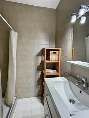a bathroom with a washing machine and a sink at Résidence Storia di Blue in Porto-Vecchio