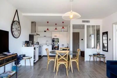a kitchen and dining room with a table and chairs at Domaine d'Arca - Aragon 11 - 4 pers - « Au jardin d'Arca » in Porto-Vecchio