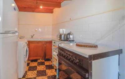 a kitchen with an old stove and a sink at 3 Bedroom Nice Home In Pietra Di Verde in Pietra-di-Verde