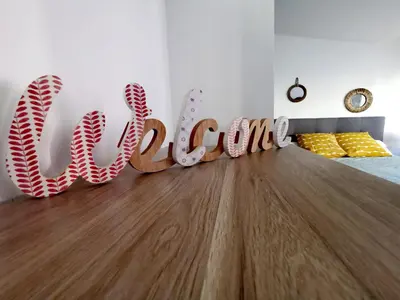 a room with a wooden sign that says winlon at Indè Noi - Maison de village proche commodités in Murato