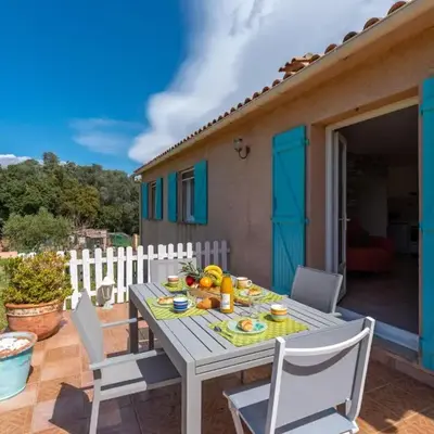 Villa Les Rosiers by Interhome