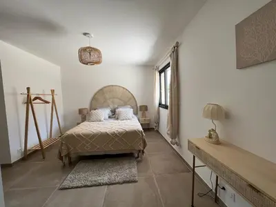 a bedroom with a bed and a window at Villa Monte e Mare, piscine chauffée, climatisée à 5 mn de la plage de santa giulia in Porto-Vecchio