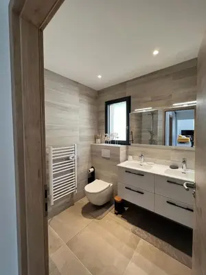 a bathroom with a toilet and a sink at Villa Monte e Mare, piscine chauffée, climatisée à 5 mn de la plage de santa giulia in Porto-Vecchio