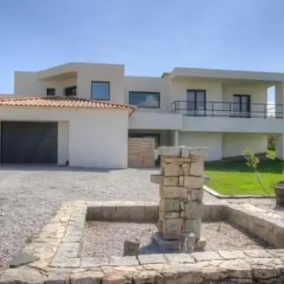 Appartement tranquille en bas de villa
