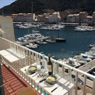 Appartement duplex plein sud sur le port de Bonifacio
