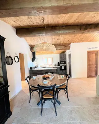 a kitchen and dining room with a table and chairs at Casetta Tinuta in Sainte-Lucie de Porto-Vecchio