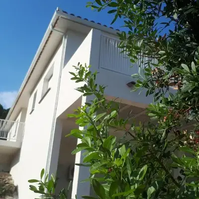 JOLIE VILLA dans un endroit paisible