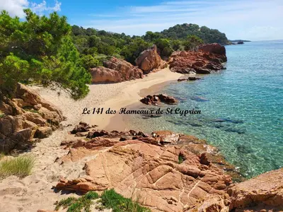 a beach with rocks and the words be ill do remember to experience at Joli T2 climatisé au calme à 10 mm de Porto-Vecchio dans une résidence de tourisme in Lecci