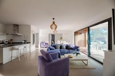 a living room with a purple couch and a table at DI SOGNI - Villa d'Archi, 8 pax, pisc Chauffée in Gialla