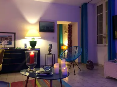 a living room with a table with candles on it at Spacieux et confortable appartement T3 au centre ville d Ajaccio in Ajaccio